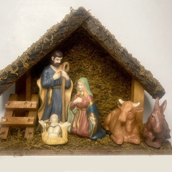 Christmas Nativity Set With Porcelain Figures - Picture 1 of 5